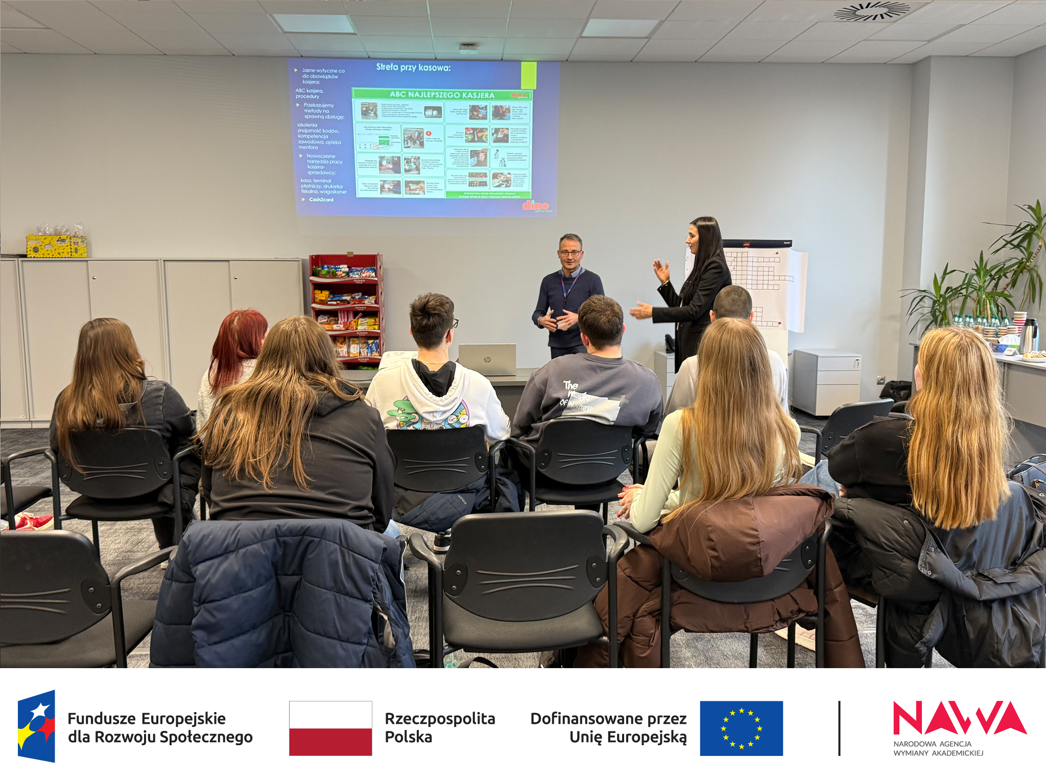 Studenci w firmie Dino S.A