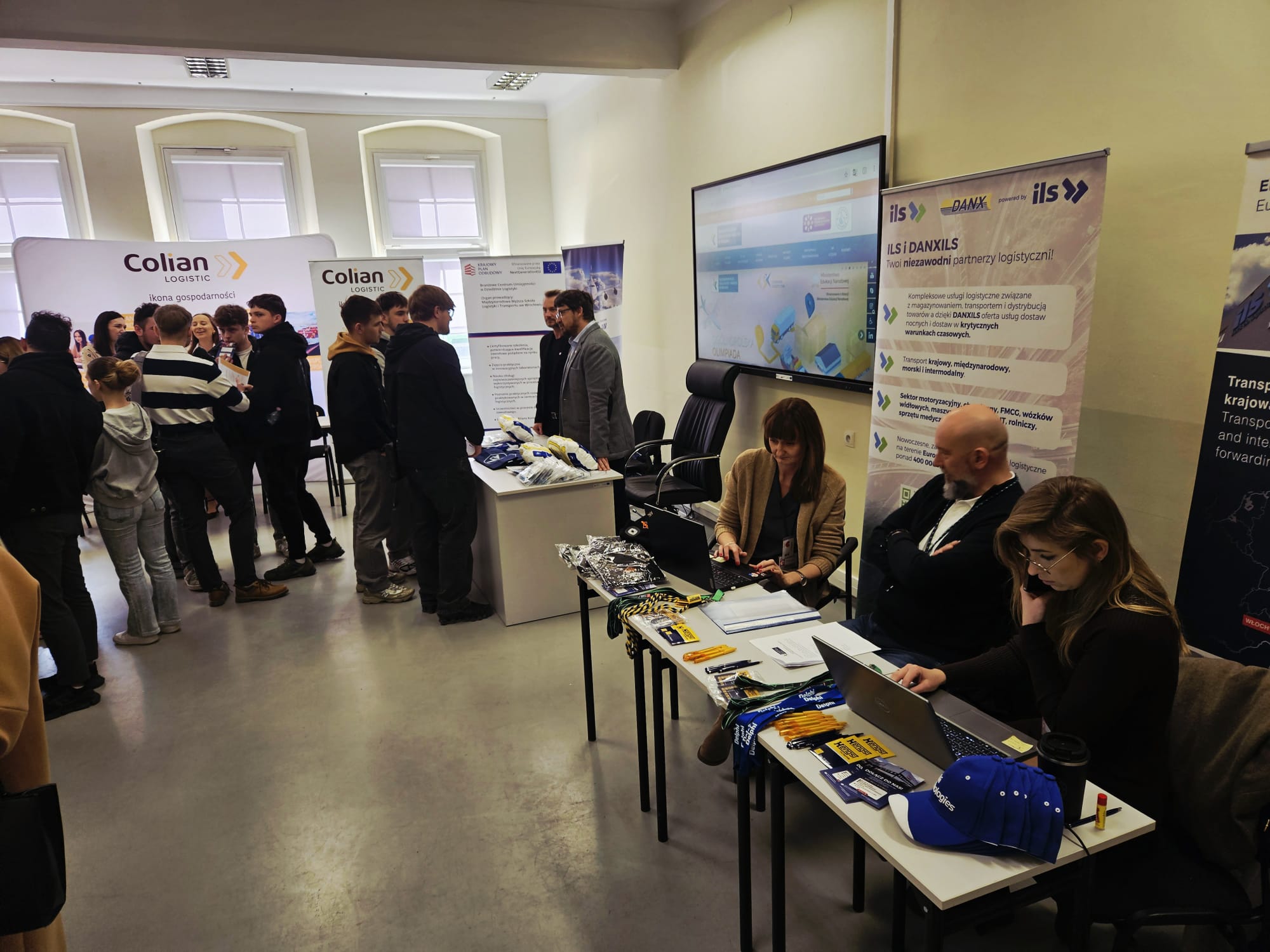 Studenci MWSLiT na Targach pracy